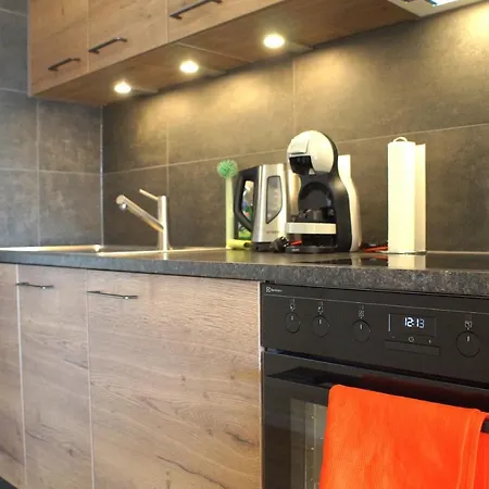 Stylish & Modern, Eperon Apartment *
