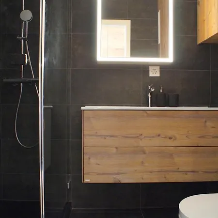 Stylish & Modern, Eperon Apartment *