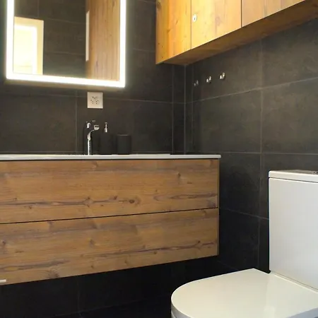 Stylish & Modern, Eperon *